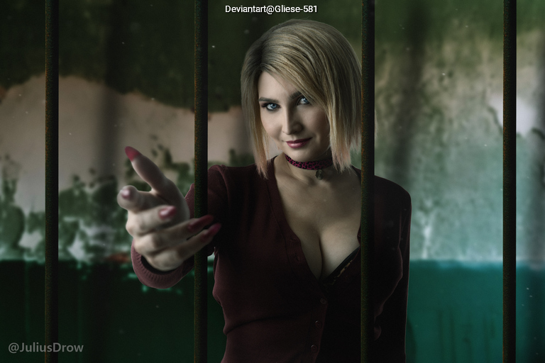 Silent Hill 2 - Maria Cosplay costume showcase portrait