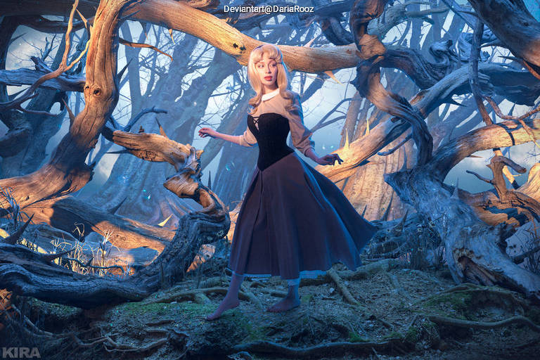 Sleeping Beauty - Princess Aurora (Briar Rose) Cosplay full body portrait