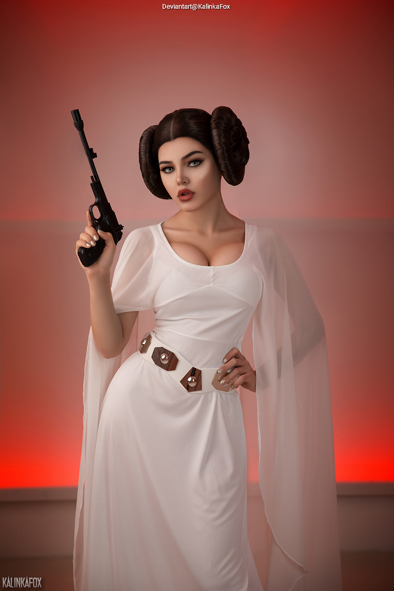 Star Wars - Episode IV - A New Hope - Leia Organa Cosplay full body portrait