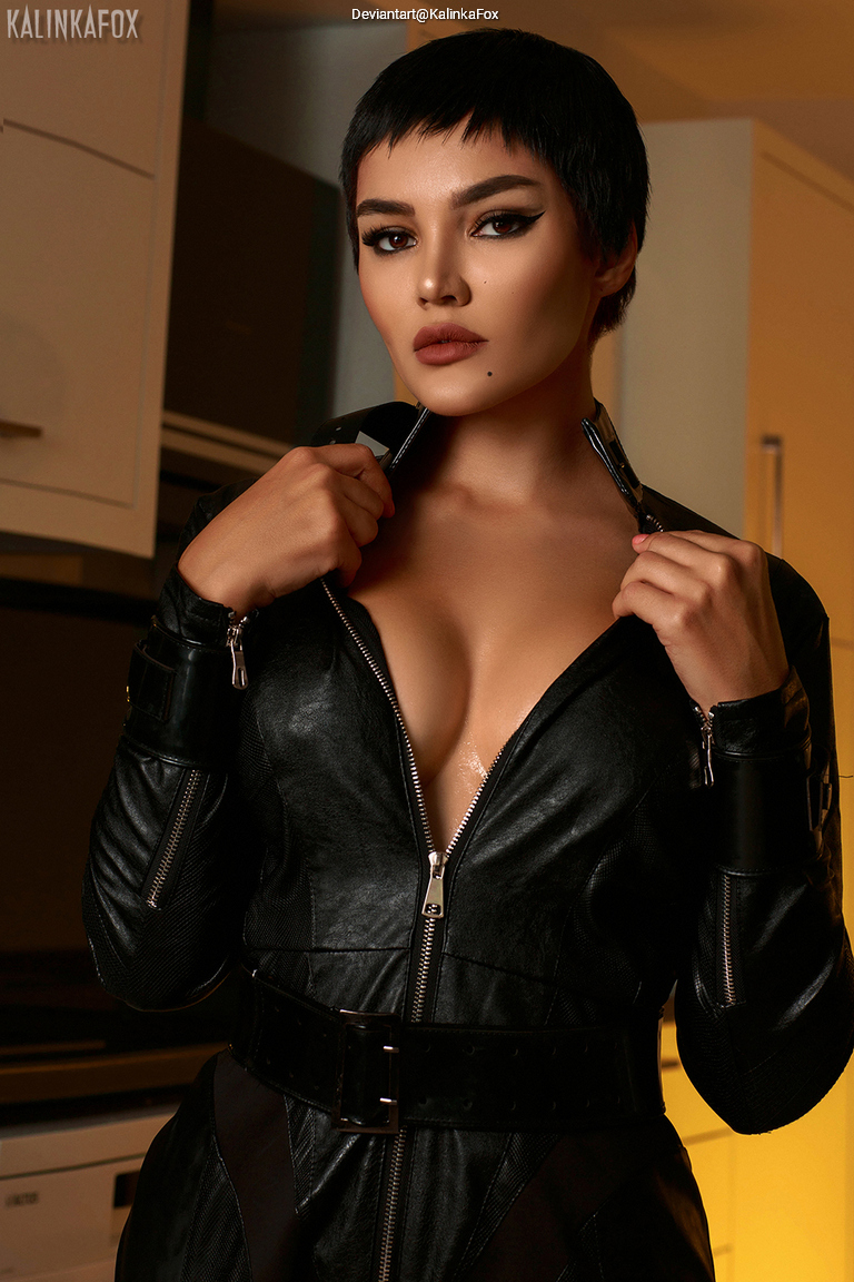 The Dark Knight Rises - Catwoman (Selina Kyle) Cosplay - suggestive shot