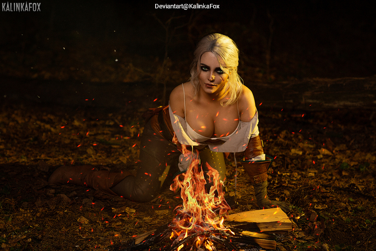 The Witcher 3 - Wild Hunt - Ciri (Cirilla Fiona Elen Riannon) Cosplay full length photo
