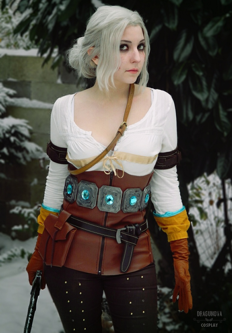 The Witcher 3 - Wild Hunt - Ciri (Cirilla Fiona Elen Riannon) Cosplay - full length port.