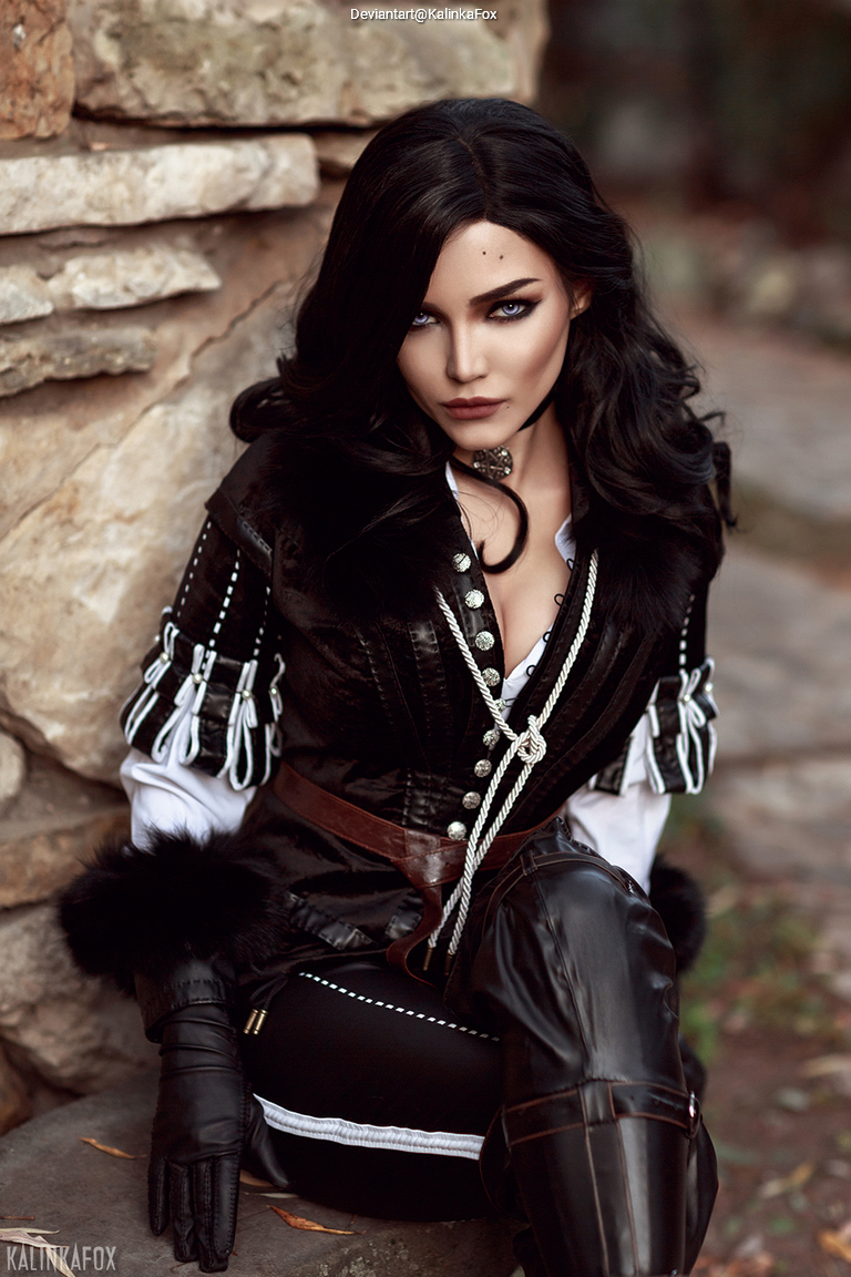 The Witcher 3 - Wild Hunt - Yennefer of Vengerberg Cosplay full body portrait