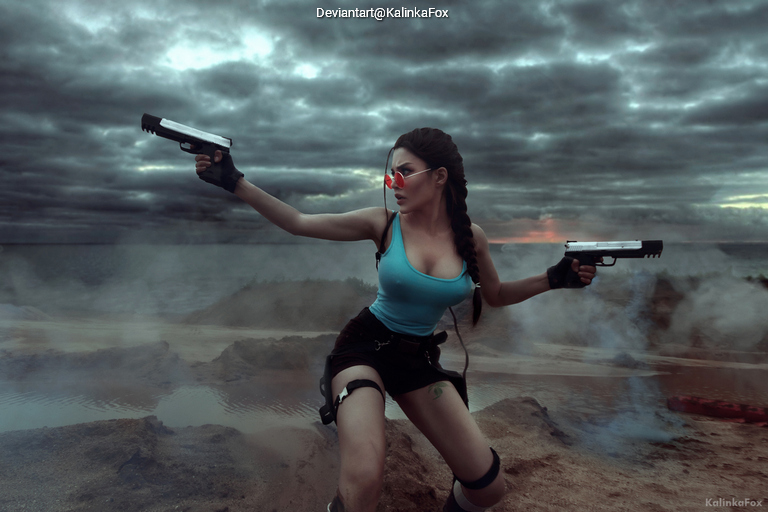 Tomb Raider - Lara Croft (Classic) Cosplay costume showcase portrait