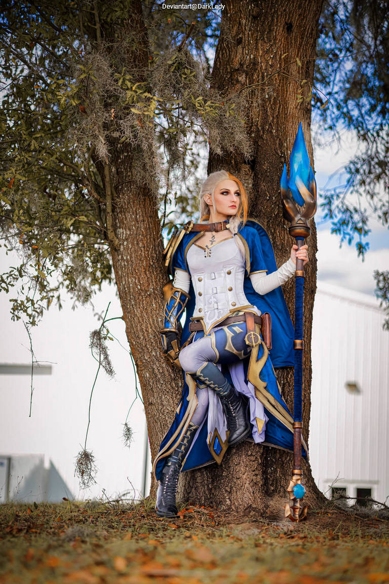 World of Warcraft - Battle for Azeroth - Jaina Proudmoore Cosplay full length character portrait