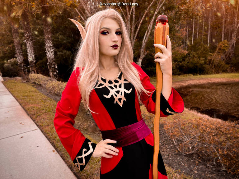 World of Warcraft - The Burning Crusade - Blood Elf (Silvermoon Robes) Cosplay full body character photo