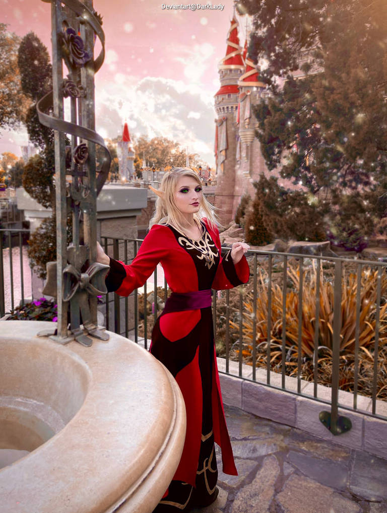 World of Warcraft - The Burning Crusade - Blood Elf (Silvermoon Robes) Cosplay character costume portrait