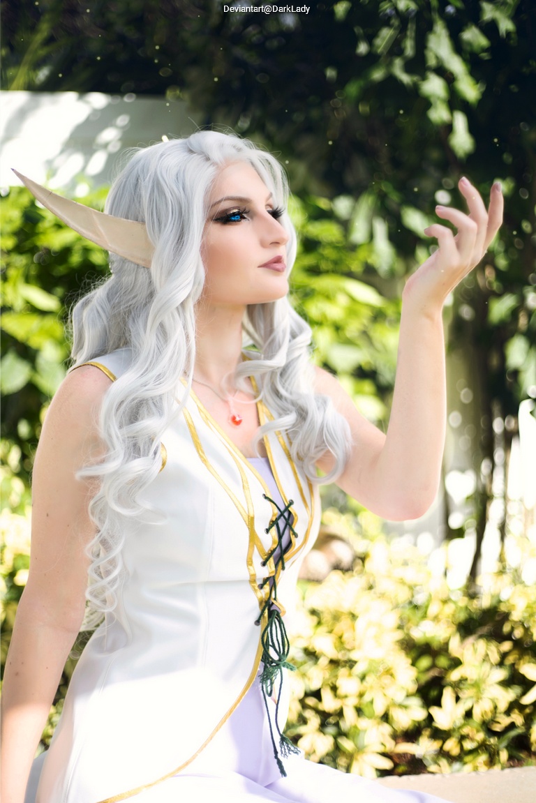 World of Warcraft - Vereesa Windrunner (Ranger-General of the Silver Covenant) Cosplay full body portrait