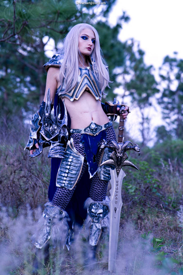 World of Warcraft - Wrath of the Lich King - Arthas Menethil (Lich King) (Female) Cosplay full body character photo