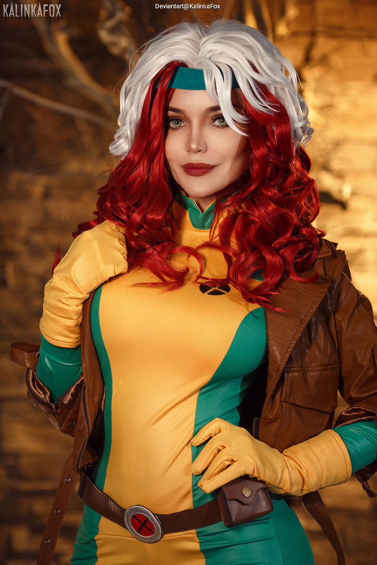 X-Men - Anna Marie (Rogue) (Earth-616) Cosplay full body portrait