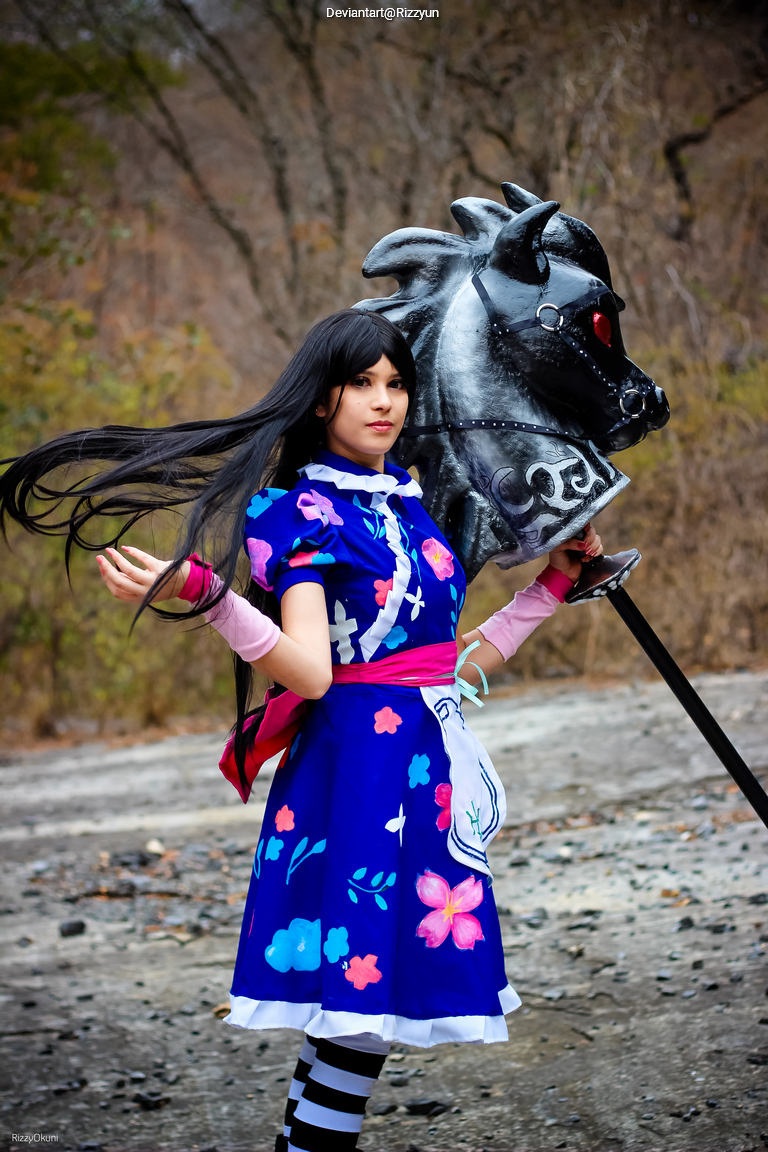 Alice - Madness Returns - Alice Cosplay - full length photo
