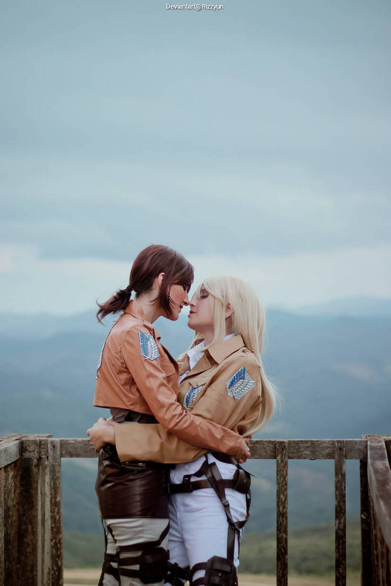 Attack on Titan - Historia Reiss (Christa Lenz) & Ymir (Jaw Titan) Cosplay - portrait photo Attack on Titan - Historia Reiss (Christa Lenz) & Ymir (Jaw Titan) Cosplay - portrait photo
