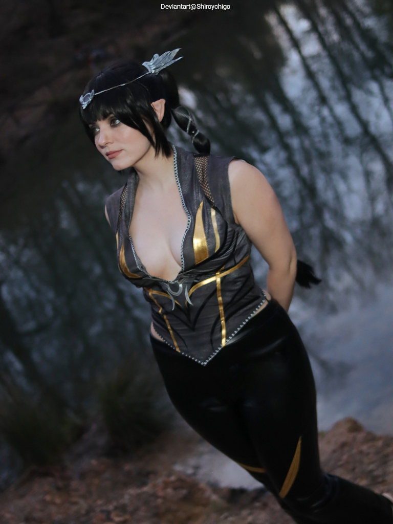 Baldurs Gate 3 - Shadowheart (Jenevelle Hallowleaf) Cosplay full body portrait