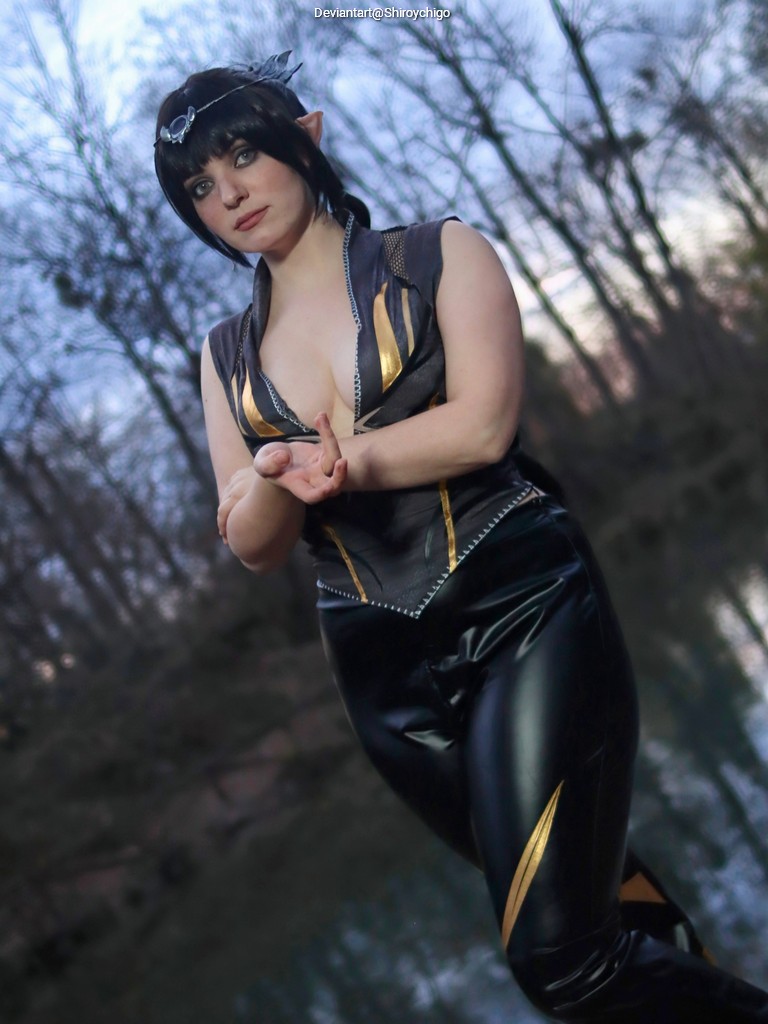 Baldurs Gate 3 - Shadowheart (Jenevelle Hallowleaf) Cosplay full length photo