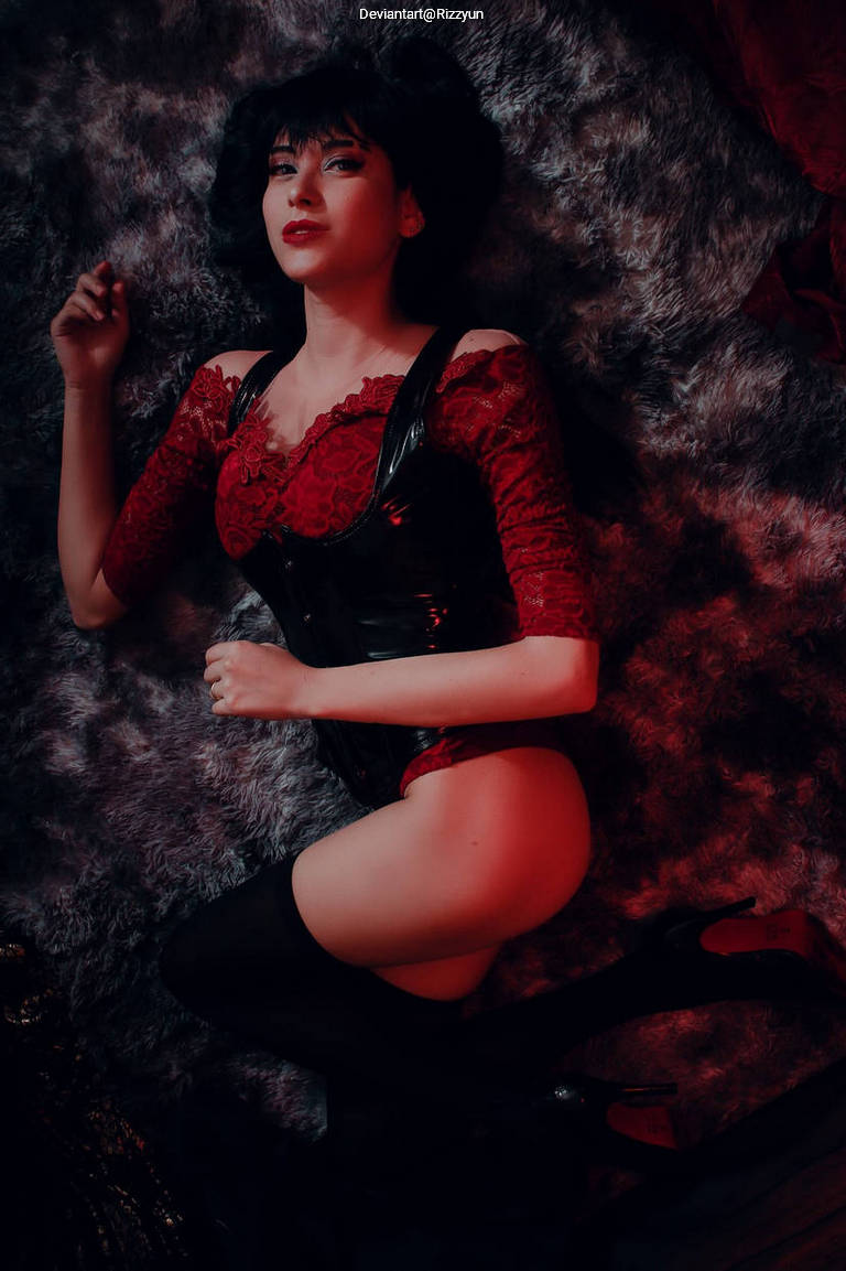 Bianca Bordeaux Original Vision Cosplay full body character photo