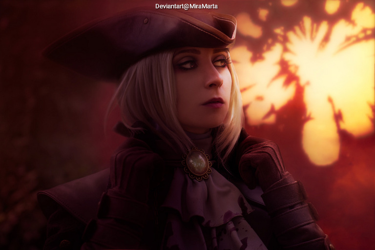 Bloodborne - Hunter Cosplay - full body portrait