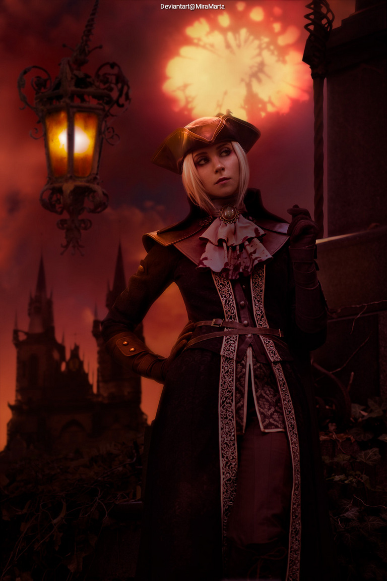 Bloodborne - Hunter Cosplay - full length photo