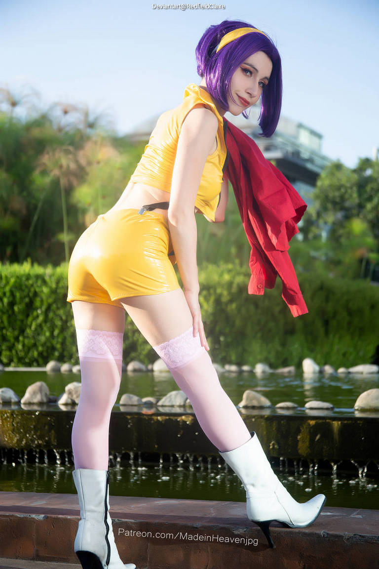 Cowboy Bebop - Faye Valentine (Lady Luck) Cosplay full length photo