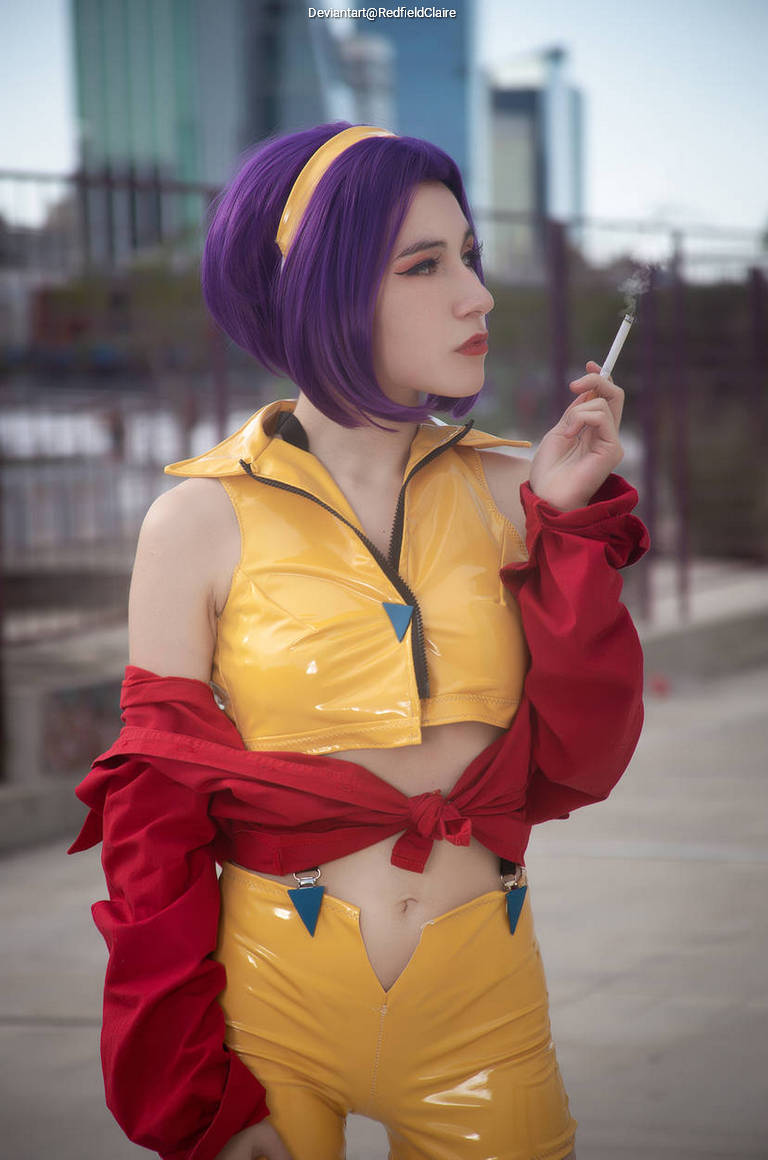 Cowboy Bebop - Faye Valentine (Lady Luck) Cosplay costume showcase portrait