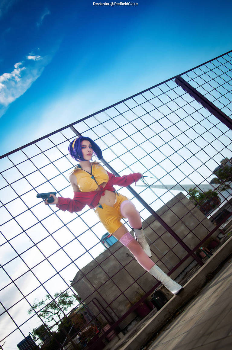 Cowboy Bebop - Faye Valentine (Lady Luck) Cosplay full length photo