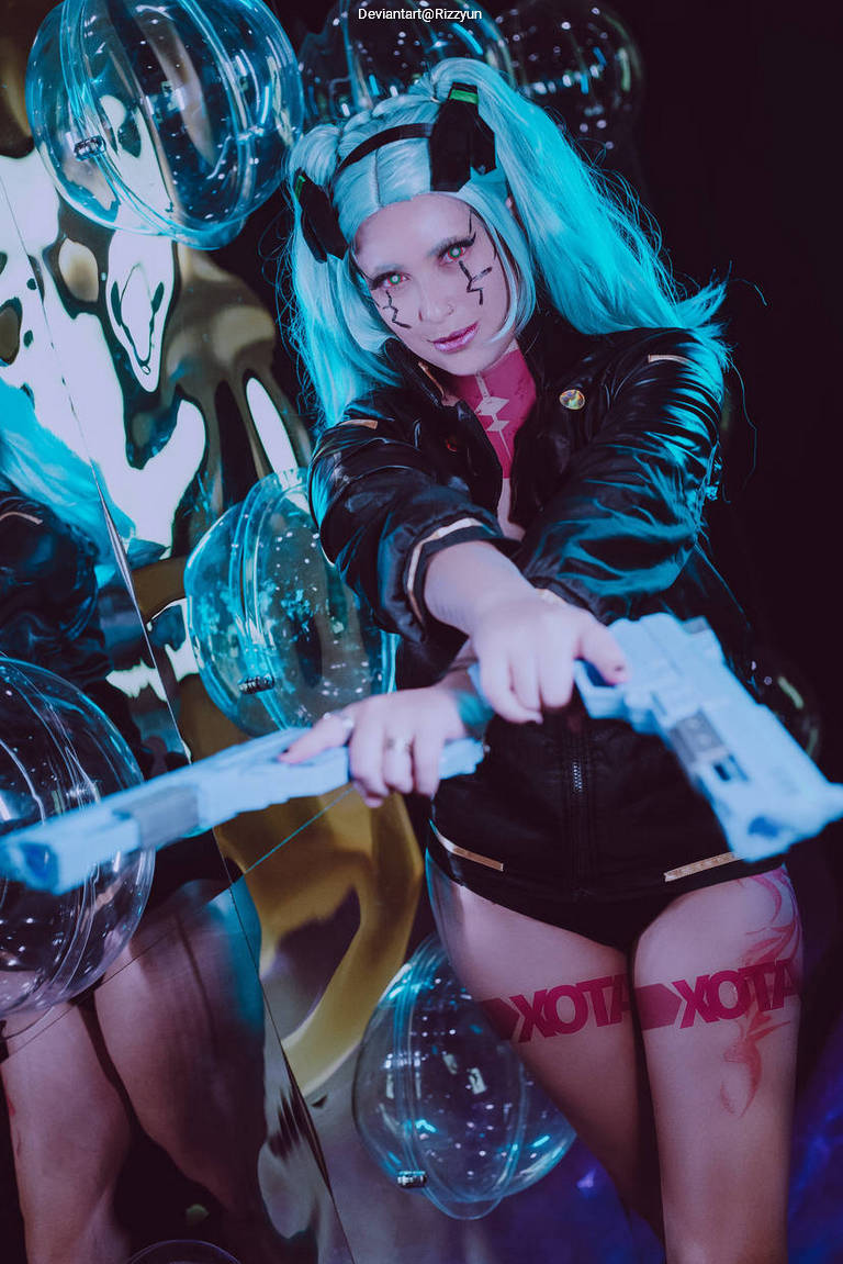 Cyberpunk - Edgerunners - Rebecca Cosplay full body character photo