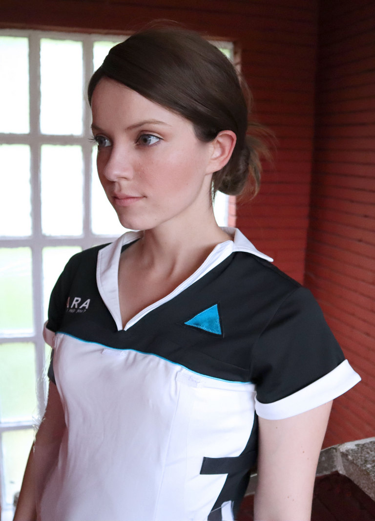 Detroit - Become Human - Kara (AX400) Cosplay character costume portrait