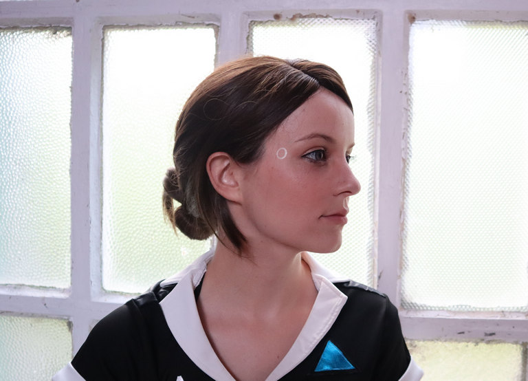 Detroit - Become Human - Kara (AX400) Cosplay full body character photo
