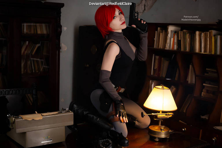 Dino Crisis - Regina Cospay - full body portrait