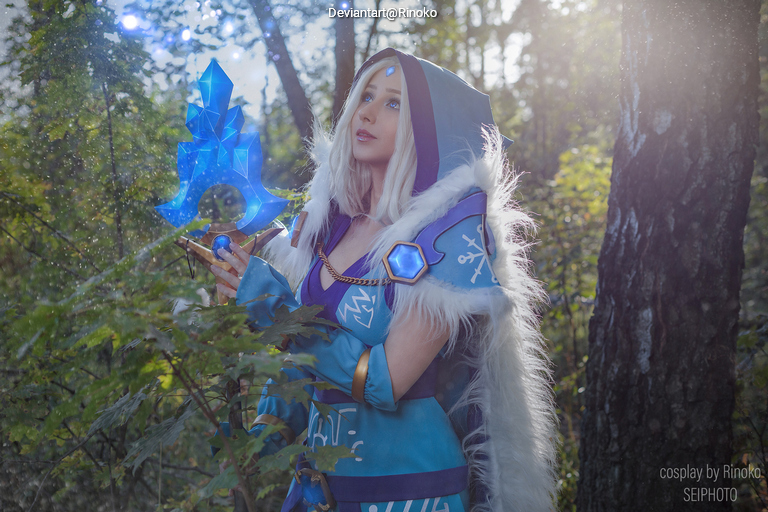Dota 2 - Rylai (Crystal Maiden) (Heart of the North) Cosplay - expressive portrait