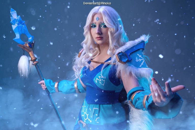 Dota 2 - Rylai (Crystal Maiden) (Heart of the North) Cosplay - authentic view