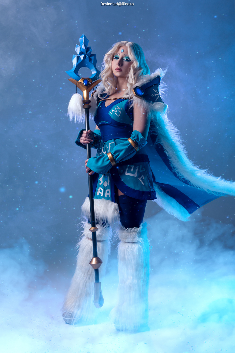 Dota 2 - Rylai (Crystal Maiden) (Heart of the North) Cosplay - soft focus shot