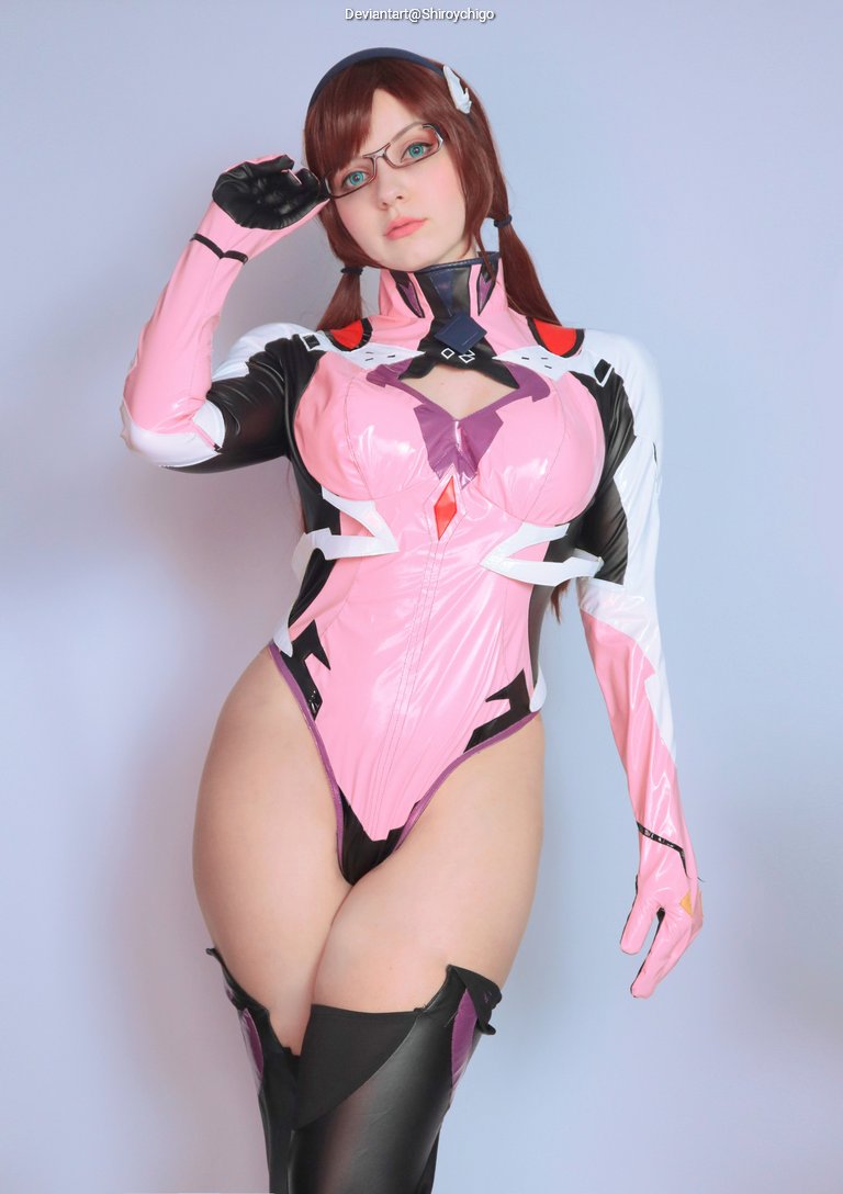 Evangelion - 3.0 You Can (Not) Redo - Mari Makinami Illustrious Cosplay full body portrait