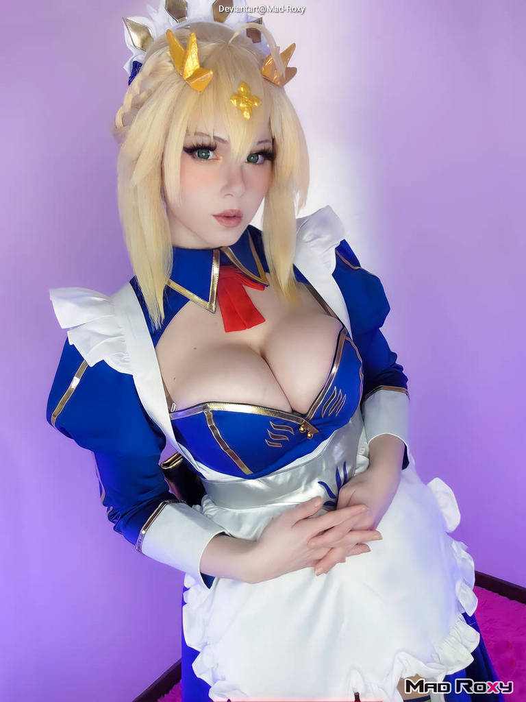 Fate Grand Order - Artoria Pendragon (Lancer) (Maid) Cosplay full length photo