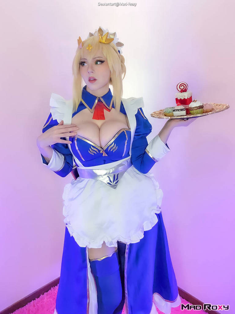 Fate Grand Order - Artoria Pendragon (Lancer) (Maid) Cosplay full body portrait
