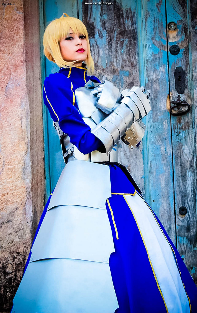 Fate Grand Order - Artoria Pendragon (Saber) Cosplay full length photo