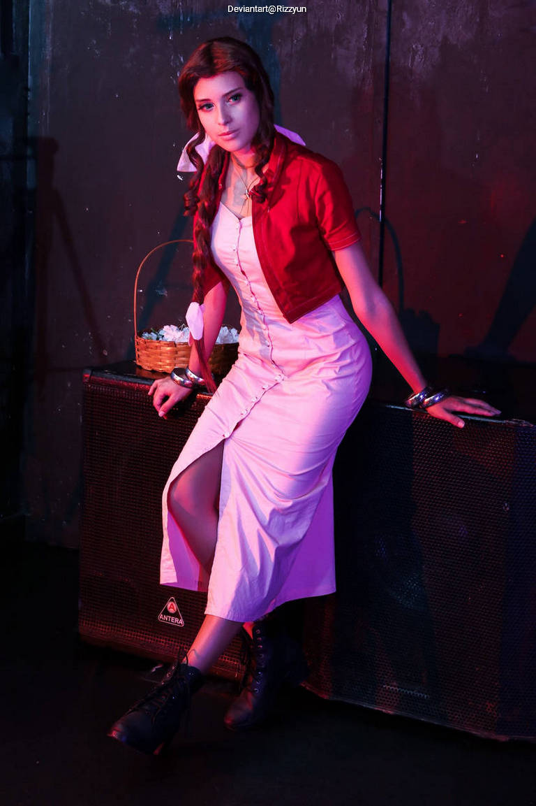 Final Fantasy 7 - Rebirth - Aerith Gainsborough Cosplay - costume show Final Fantasy 7 - Rebirth - Aerith Gainsborough Cosplay - costume show