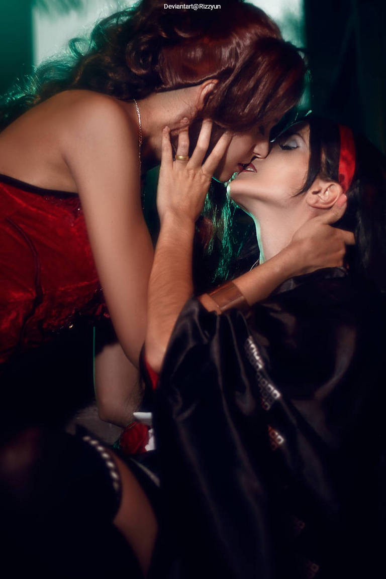 Final Fantasy 7 - Remake - Aerith Gainsborough & Tifa Lockhart Cosplay full length photo