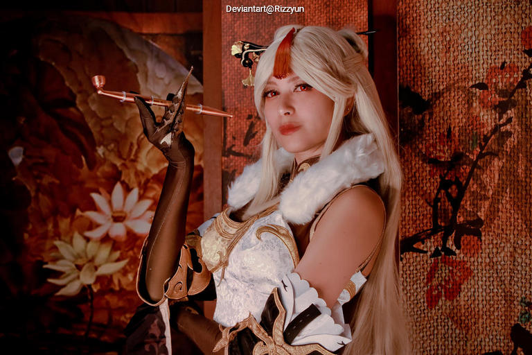 Genshin Impact - Ningguang (Gold Leaf and Pearly Jade) Cosplay - inspired capture