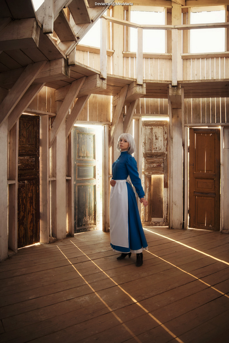 Howls Moving Castle - Sophie Hatter (Witch of the East) Cosplay full body character photo