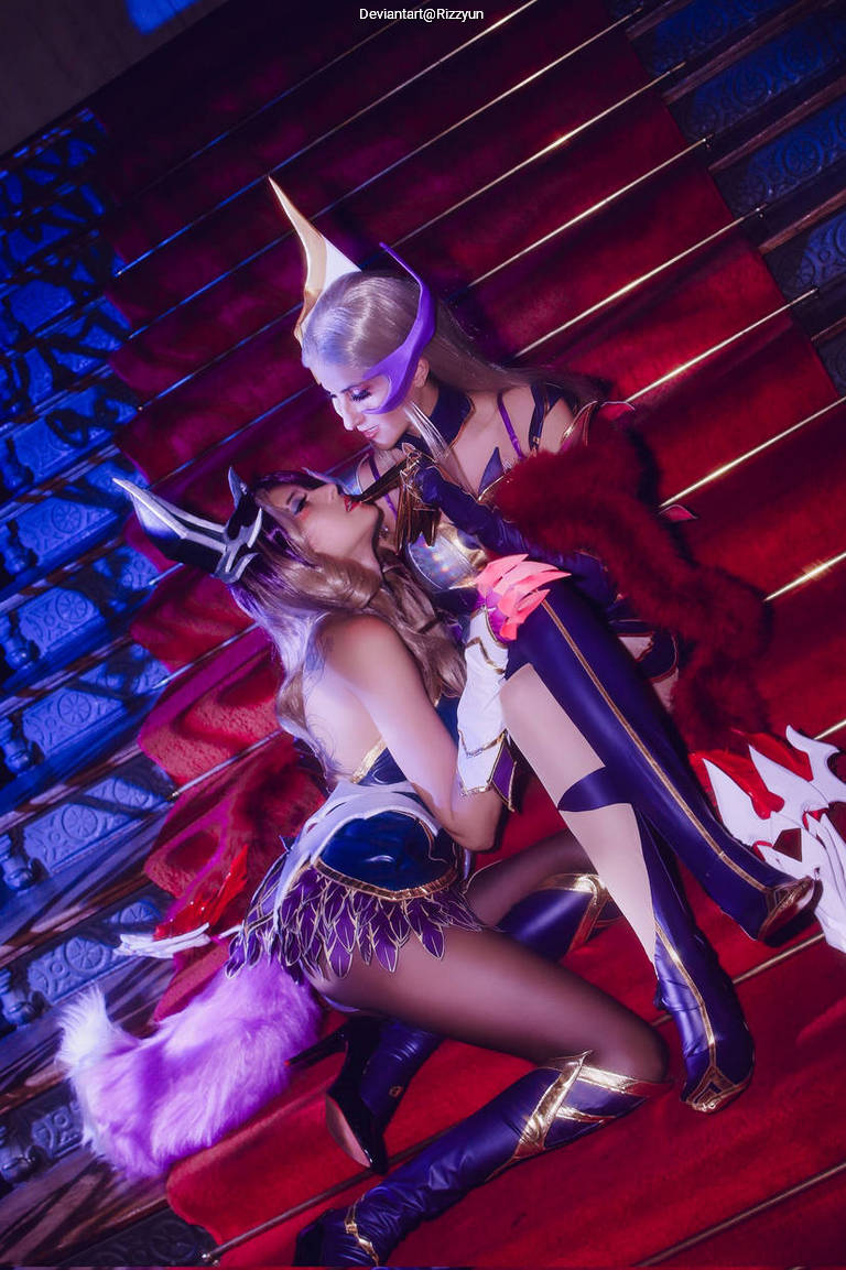 League of Legends - Ahri (The Nine-Tailed Fox) (Coven) & Evelynn (Agonys Embrace) (Coven) Cosplay full length photo
