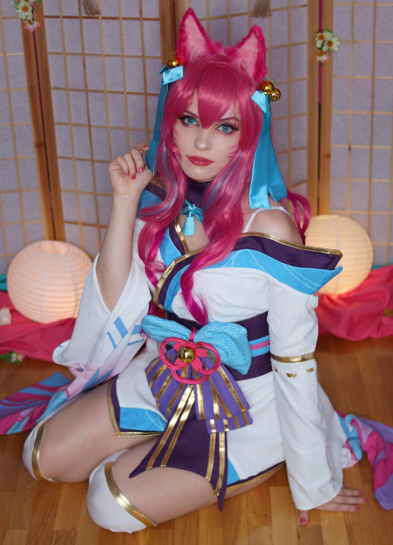 League of Legends - Ahri (The Nine-Tailed Fox) (Spirit Blossom) Cosplay full body portrait