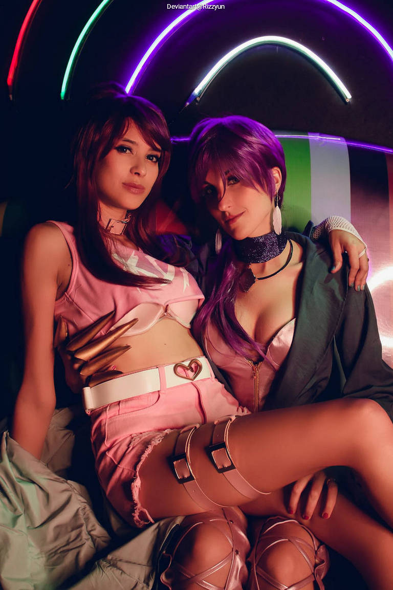 League of Legends - Akali (Akali Jhomen Tethi) & Evelynn (Agonys Embrace) Cosplay full body portrait