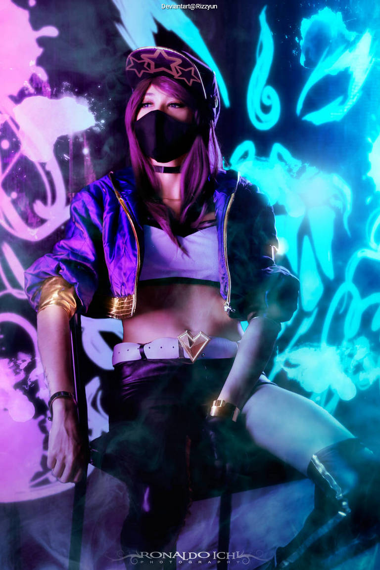 League of Legends - Akali (Akali Jhomen Tethi) (KDA) Cosplay full body portrait