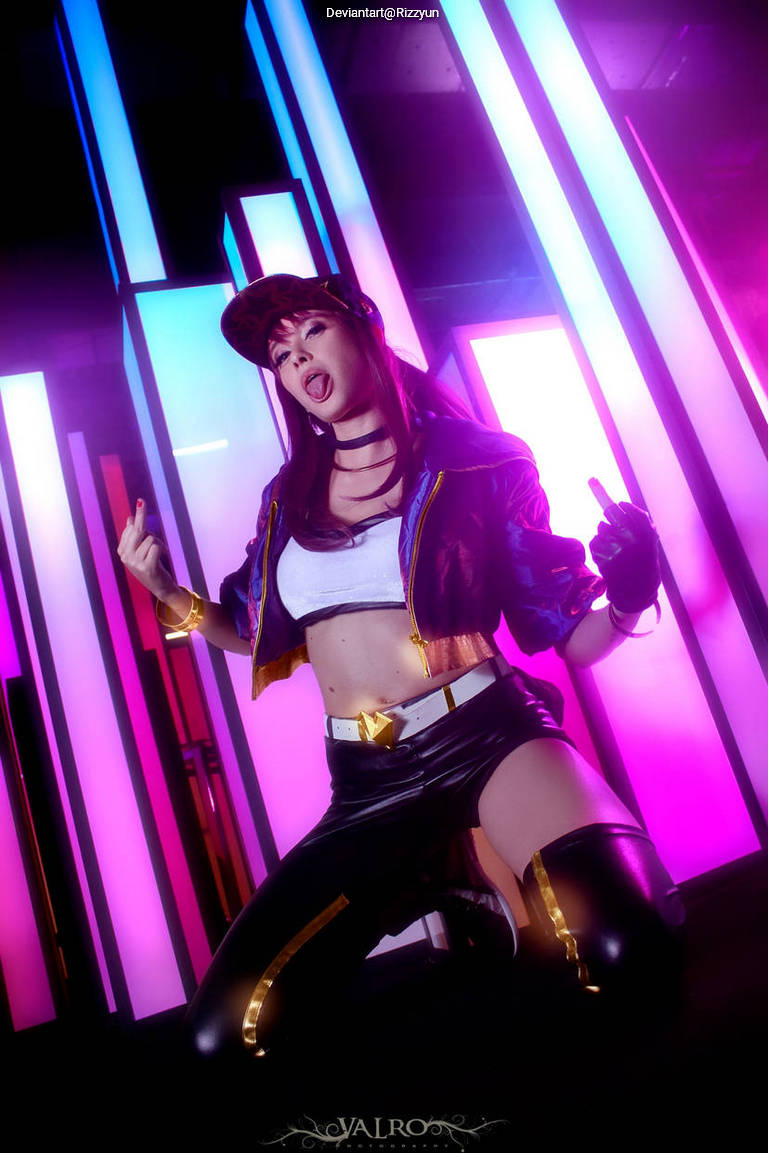 League of Legends - Akali (Akali Jhomen Tethi) (KDA) Cosplay full length photo
