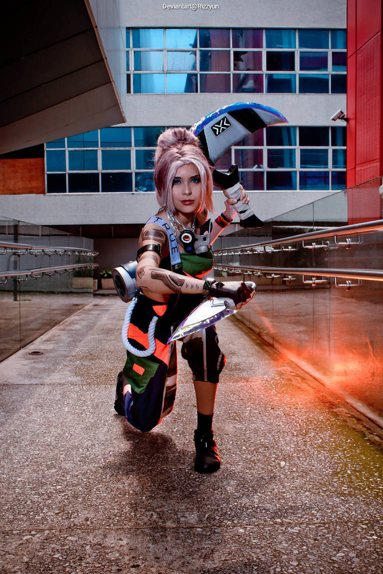 League of Legends - Akali (Akali Jhomen Tethi) (True Damage) Cosplay full length photo