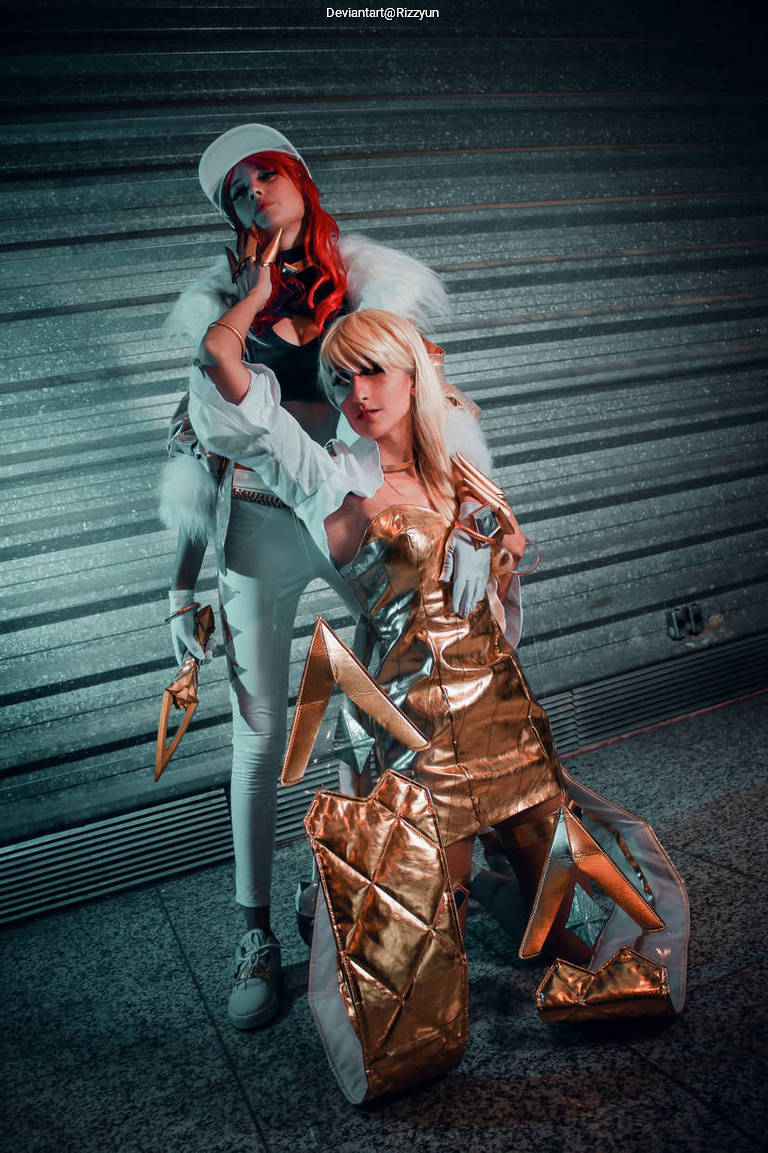 League of Legends - Akali (Akali Jhomen Tethi) (Prestige) & Evelynn (Agonys Embrace) (Prestige) Cosplay full length character portrait
