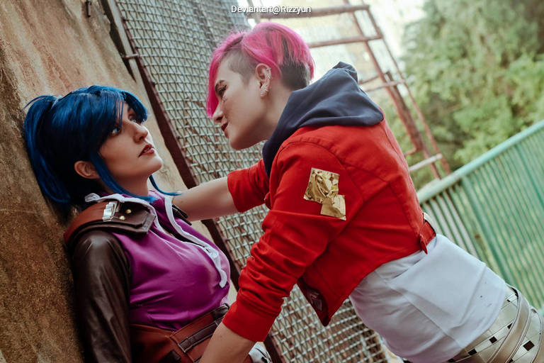 League of Legends - Vi (Violet) (The Piltover Enforcer) (Arcane Undercity) &amp; Caitlyn Kiramman (The Sheriff of Piltover) (Arcane Commander) Cosplay - costume portrait