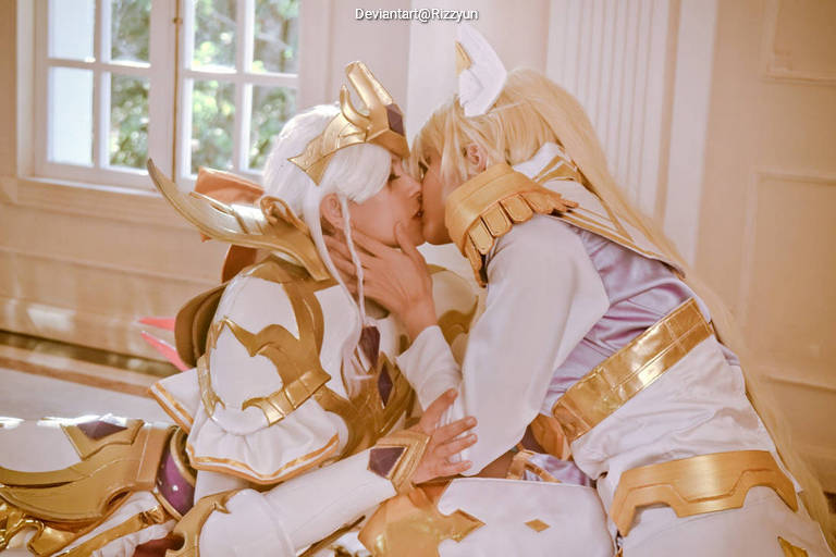 League of Legends - Diana (Prestige Battle Queen) & Leona (Prestige Battle Academia) Cosplay full body character photo