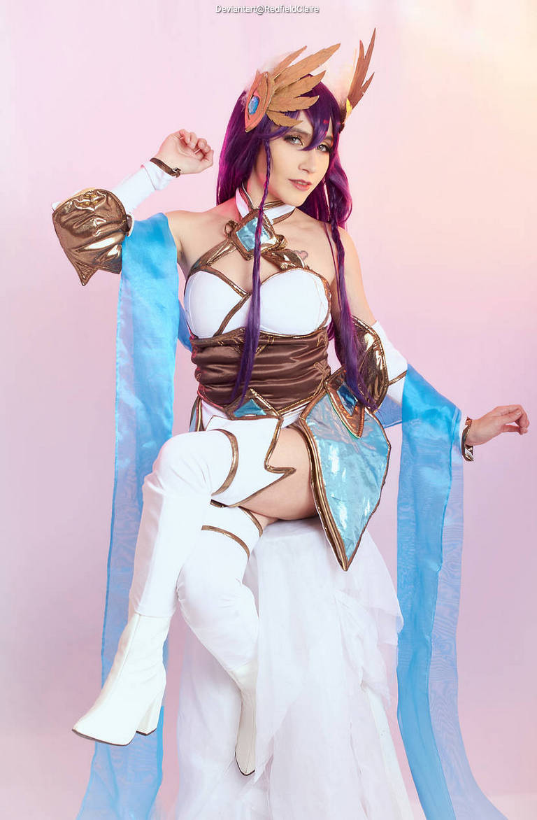 League of Legends - Irelia (The Blade Dancer) (Divine Sword) Cosplay full body portrait