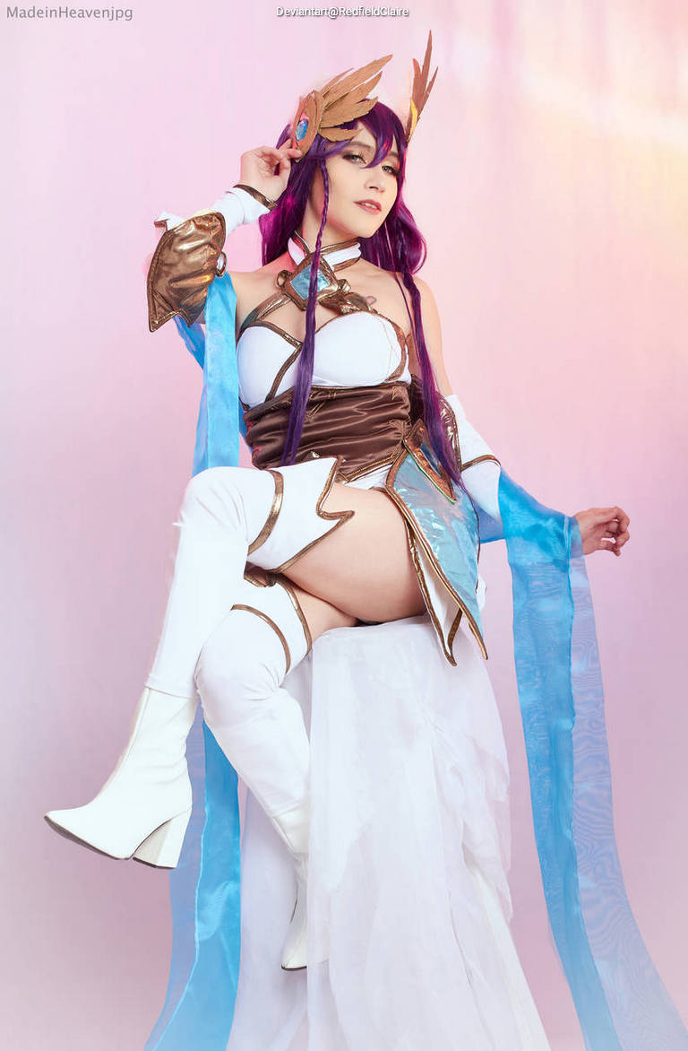 League of Legends - Irelia (The Blade Dancer) (Divine Sword) Cosplay full length photo